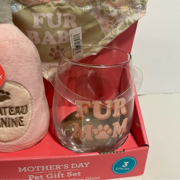 Vibrant Life Pet Mother's Day Gift Set Dog Squeak Toy Bandana Wine Glass - New - Picture 3 of 4
